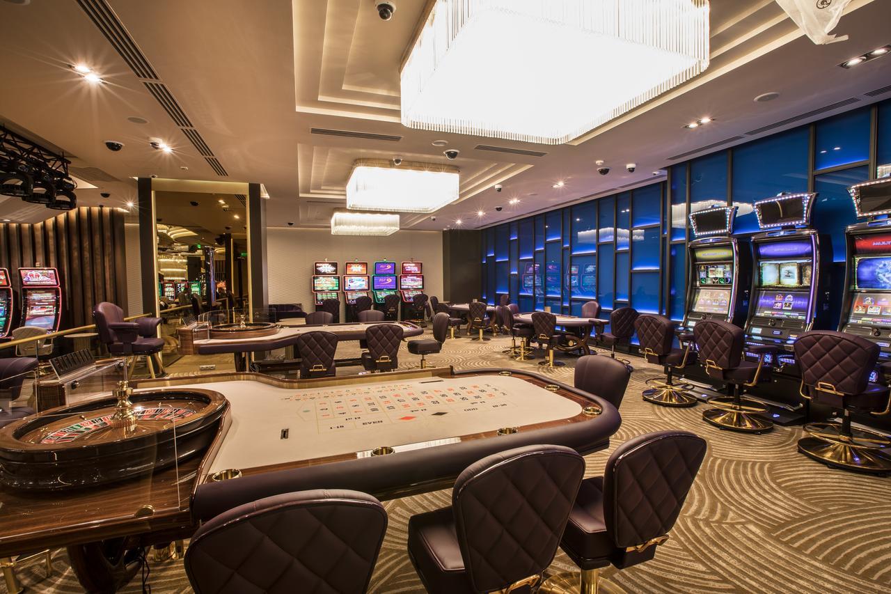 Euphoria Batumi Convention & Casino Hotel Exterior foto The casino floor at the MGM Grand