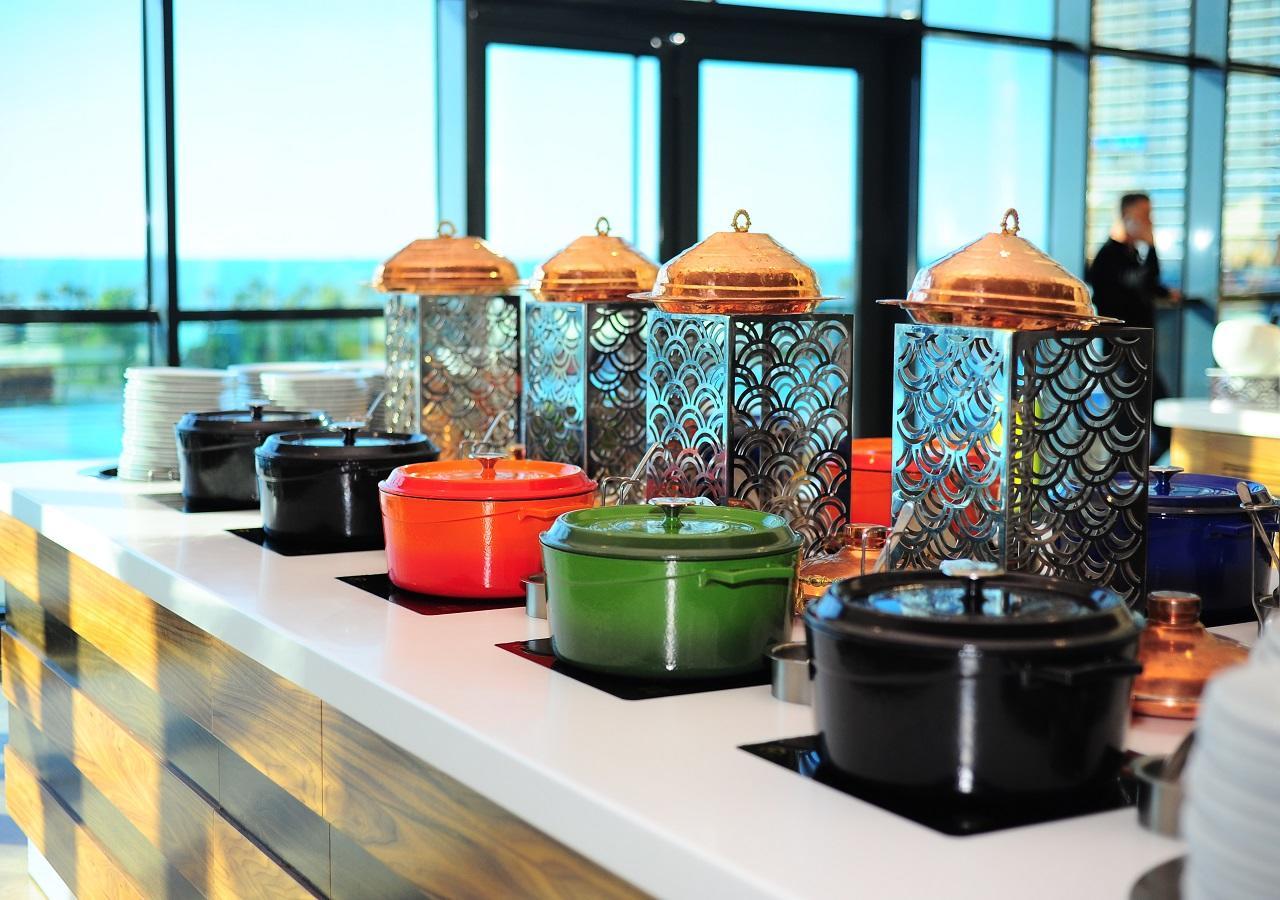 Euphoria Batumi Convention & Casino Hotel Exterior foto Le Creuset cookware