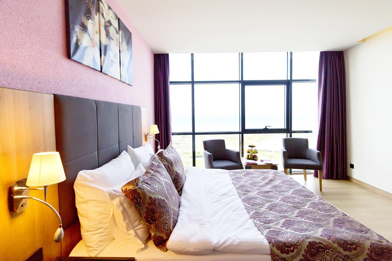 Euphoria Batumi Convention & Casino Hotel Exterior foto A room at the hotel