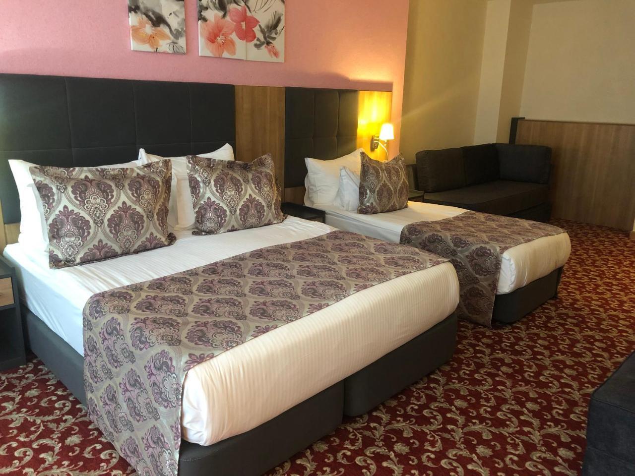 Euphoria Batumi Convention & Casino Hotel Exterior foto Deluxe Family Room