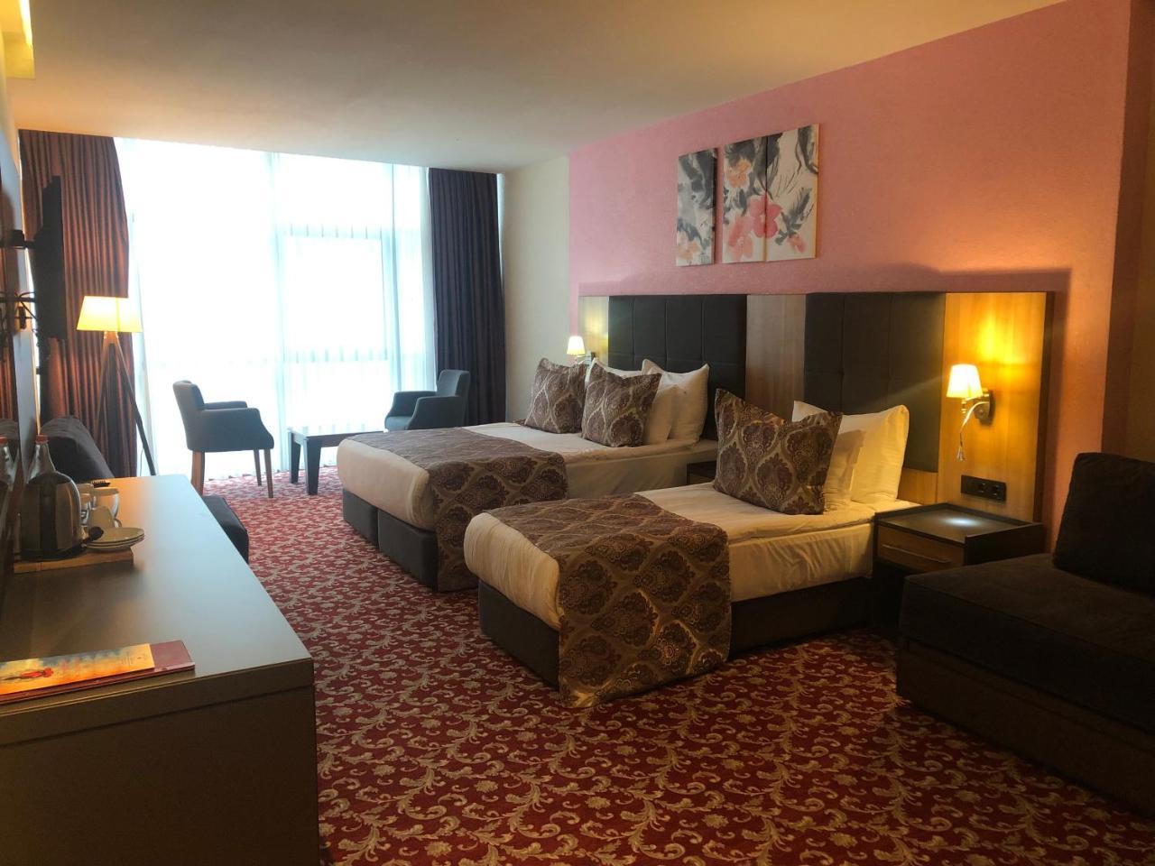 Euphoria Batumi Convention & Casino Hotel Exterior foto A room at the hotel