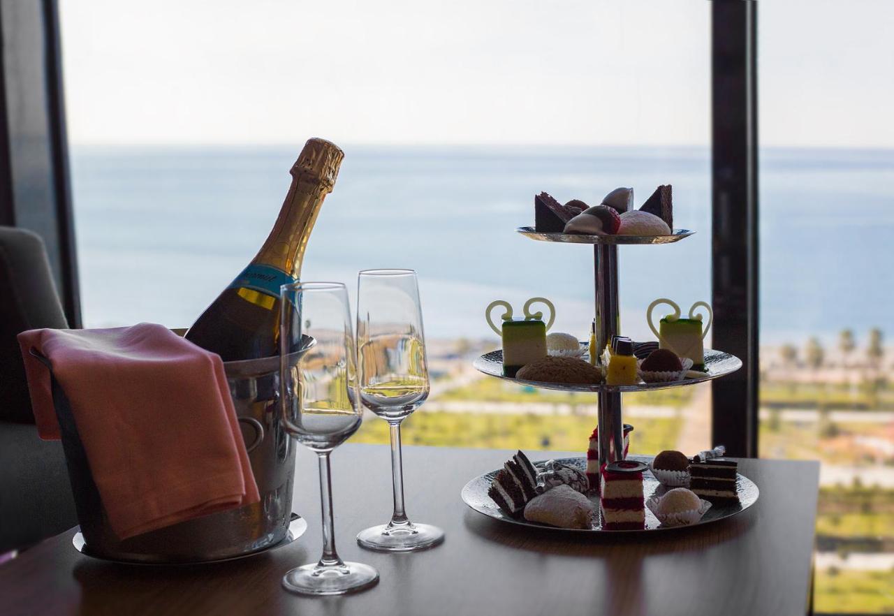 Euphoria Batumi Convention & Casino Hotel Exterior foto Champagne and chocolates