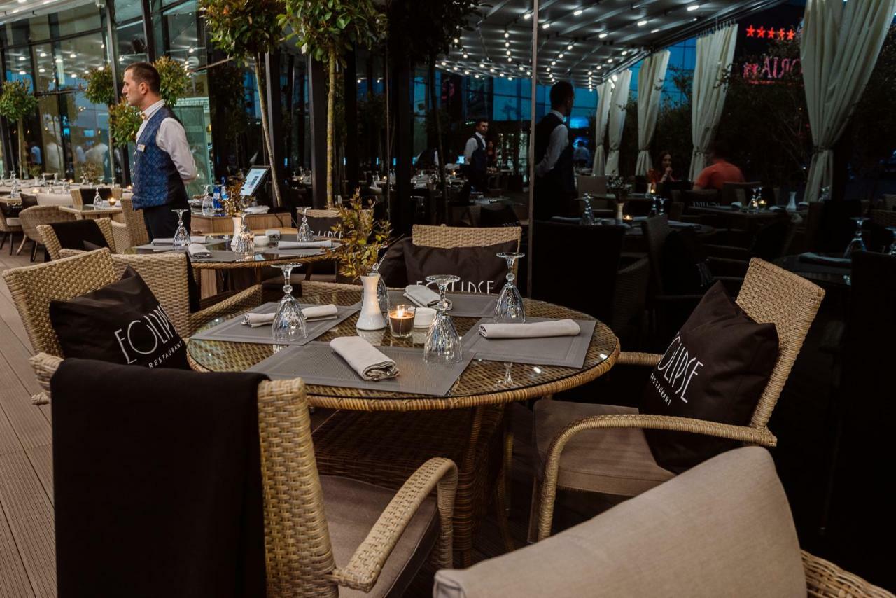 Euphoria Batumi Convention & Casino Hotel Exterior foto The restaurant's interior