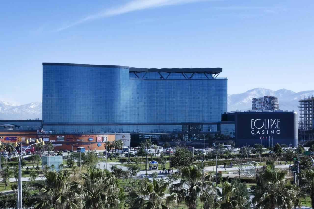 Euphoria Batumi Convention & Casino Hotel Exterior foto The resort in 2019